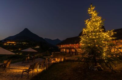 christmas-is-coming-to-topasecolodge-1