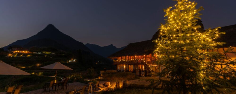 christmas-is-coming-to-topasecolodge-1